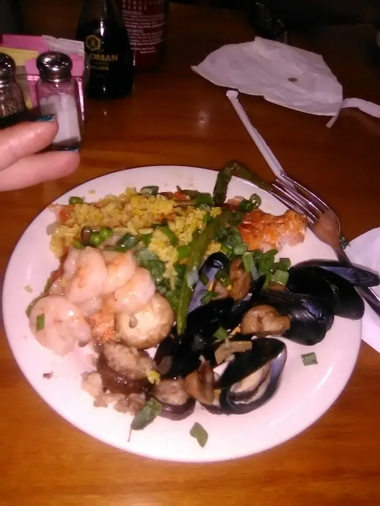 Mariscos Y Arroz Amarillo